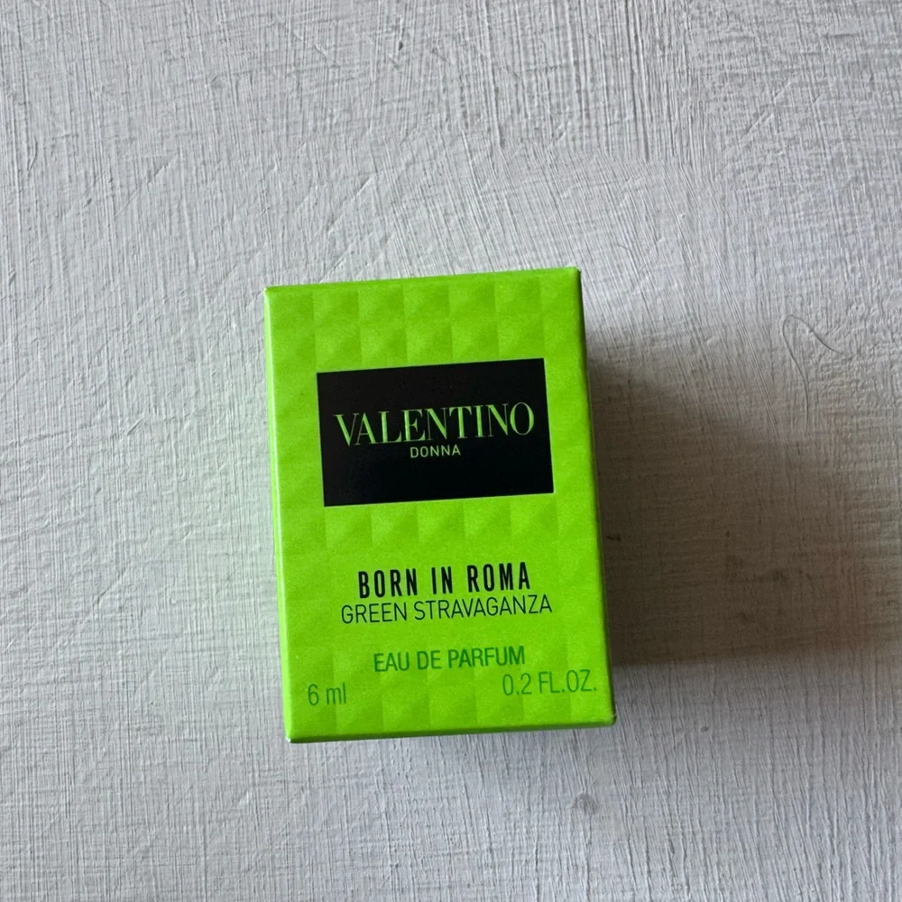 NWT Valentino Donna Born in Roma Green Stravaganza EDP with Vanilla & Tea Accor